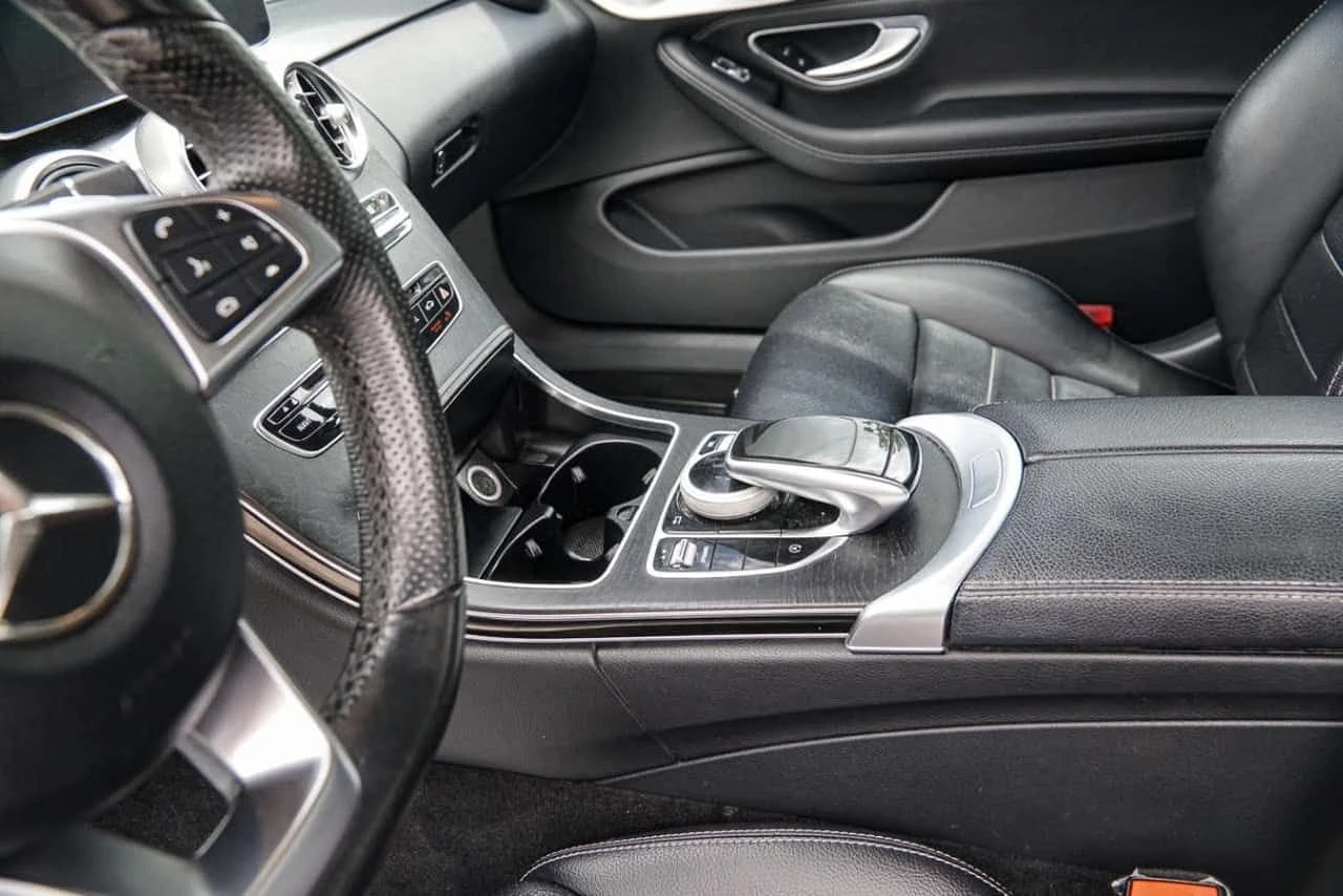 Mercedes-Benz C 300 2dr Cpe 4MATIC  CARFAX, снимка 10 - Автомобили и джипове - 55204099