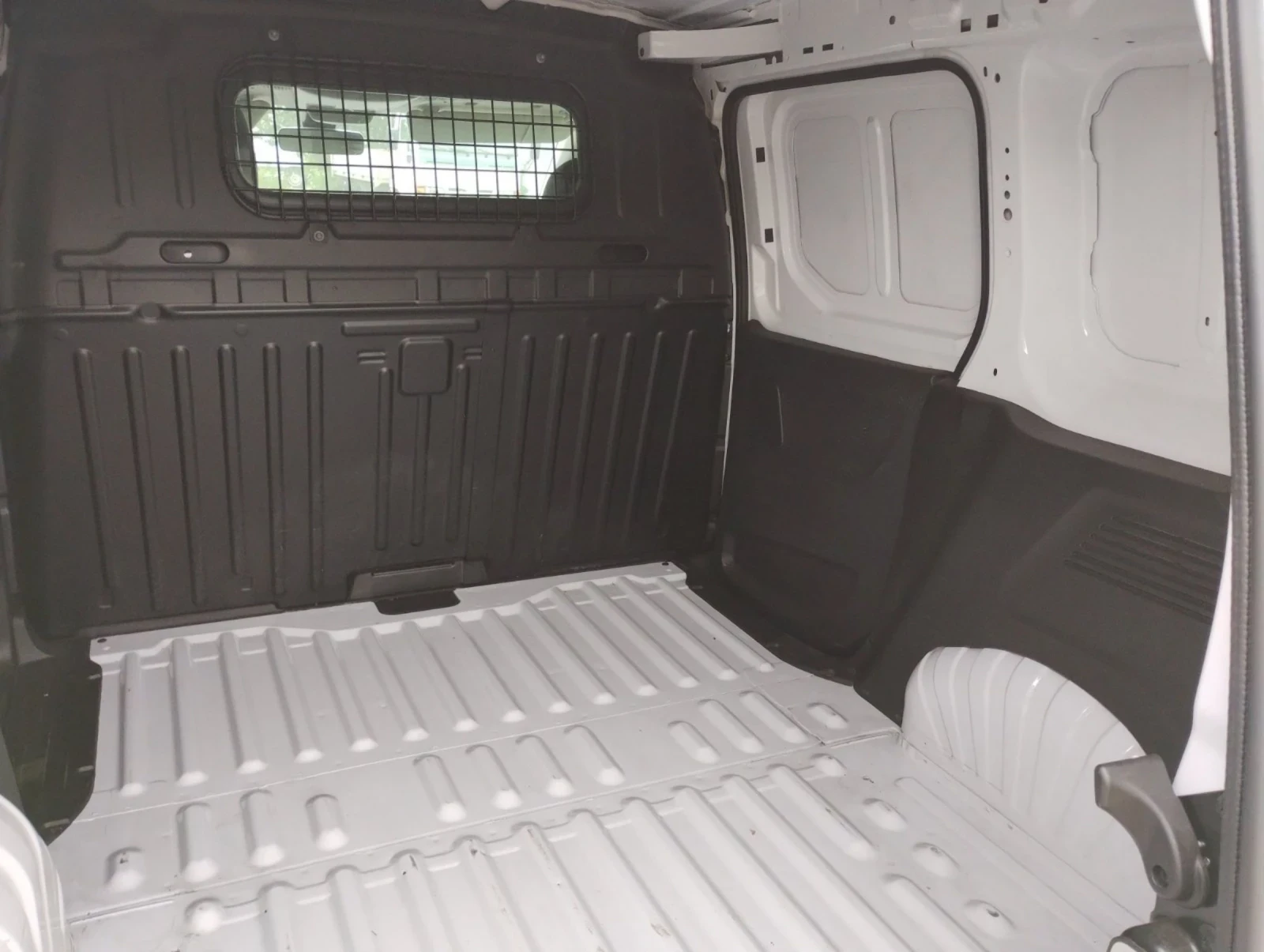 Citroen Berlingo 1.5 HDI , снимка 11 - Автомобили и джипове - 55326301