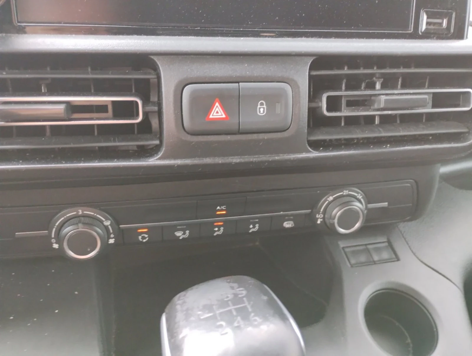 Citroen Berlingo 1.5 HDI , снимка 15 - Автомобили и джипове - 55326301