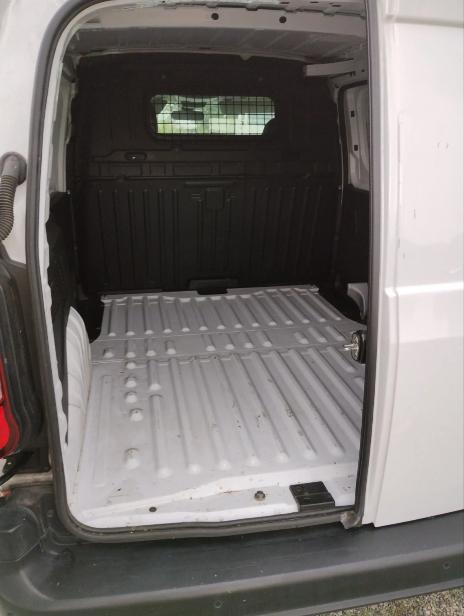 Citroen Berlingo 1.5 HDI , снимка 13 - Автомобили и джипове - 55326301