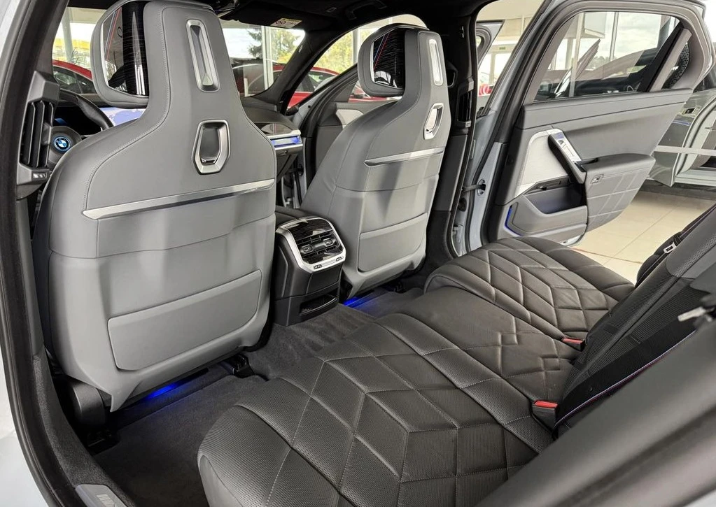 BMW i7 xDrive60 M-Sport, снимка 8 - Автомобили и джипове - 56358512
