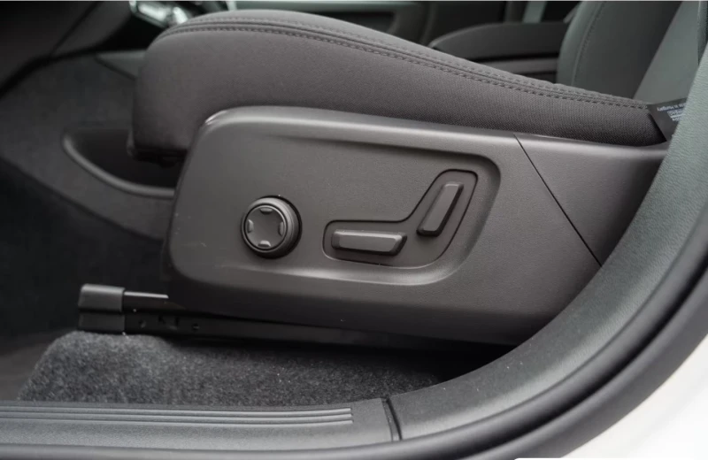 Volvo EX40 PLUS-DARK/408HP/AWD/TWIN/MEMO/CAM/LED/NAVI/660g, снимка 12 - Автомобили и джипове - 52724383