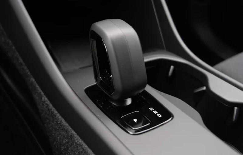 Volvo EX40 PLUS-DARK/408HP/AWD/TWIN/MEMO/CAM/LED/NAVI/660g, снимка 11 - Автомобили и джипове - 52724383