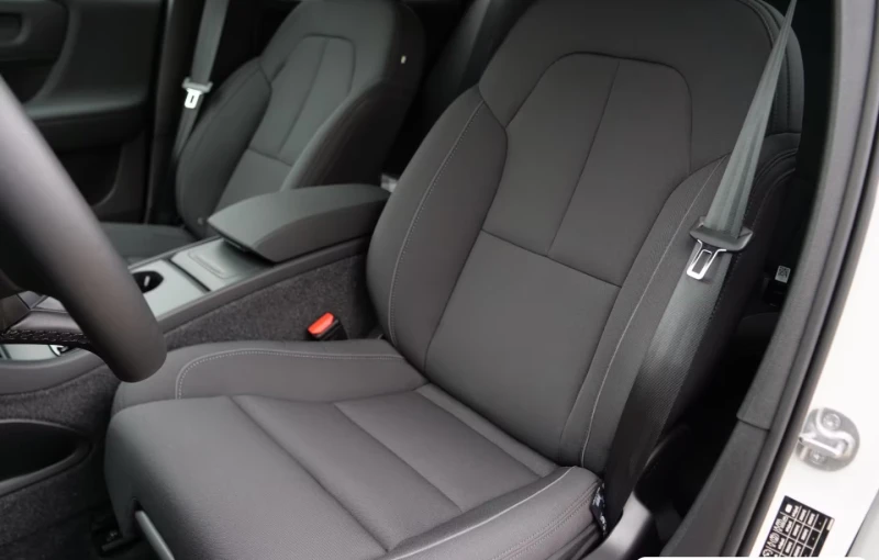 Volvo EX40 PLUS-DARK/408HP/AWD/TWIN/MEMO/CAM/LED/NAVI/660g, снимка 4 - Автомобили и джипове - 52724383