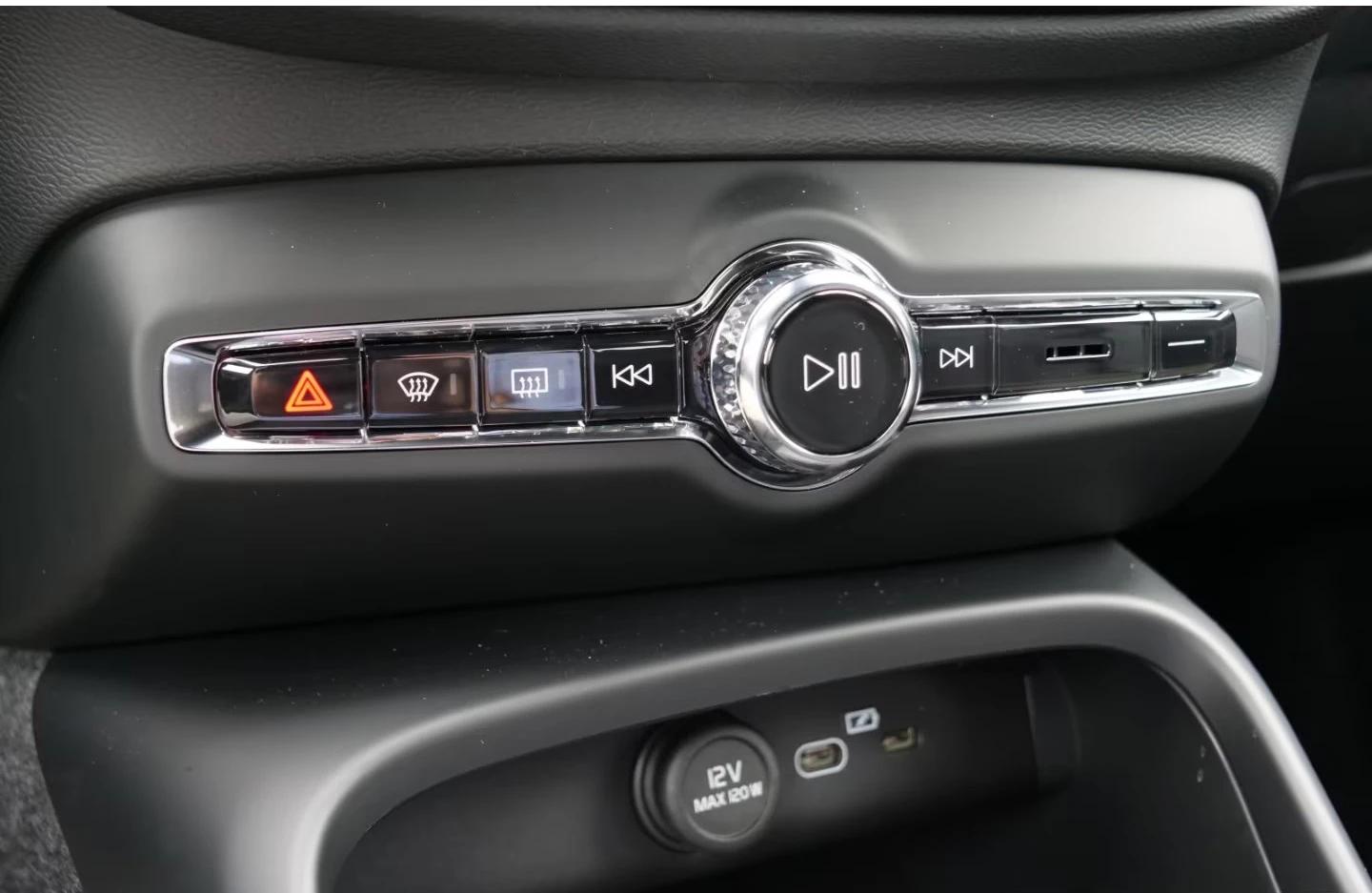 Volvo EX40 PLUS-DARK/408HP/AWD/TWIN/MEMO/CAM/LED/NAVI/660g - изображение 10