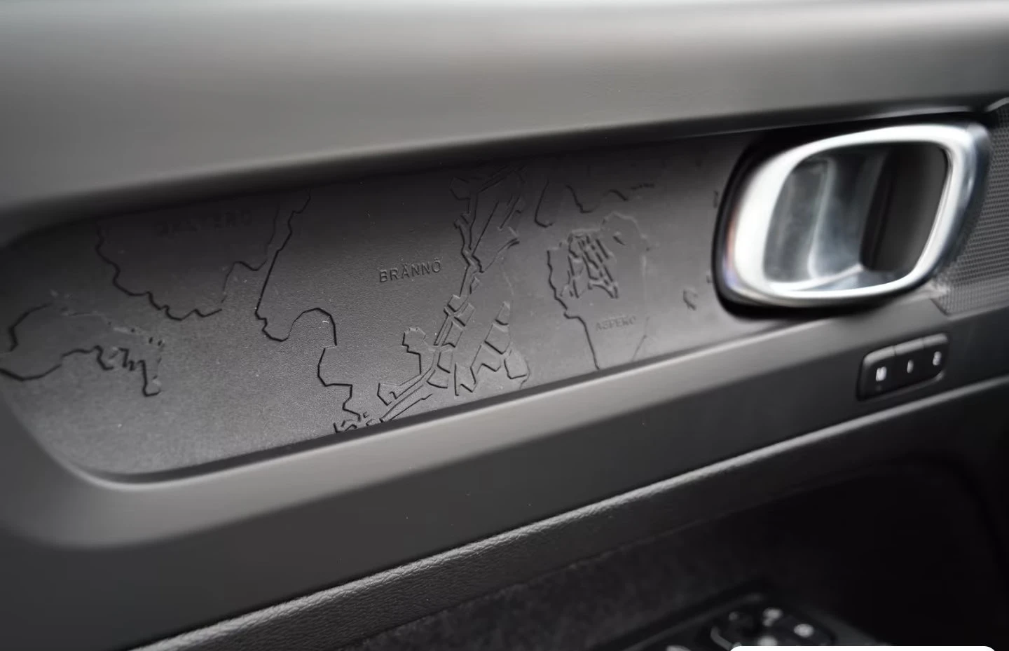 Volvo EX40 PLUS-DARK/408HP/AWD/TWIN/MEMO/CAM/LED/NAVI/660g | Mobile.bg � ����������� 13