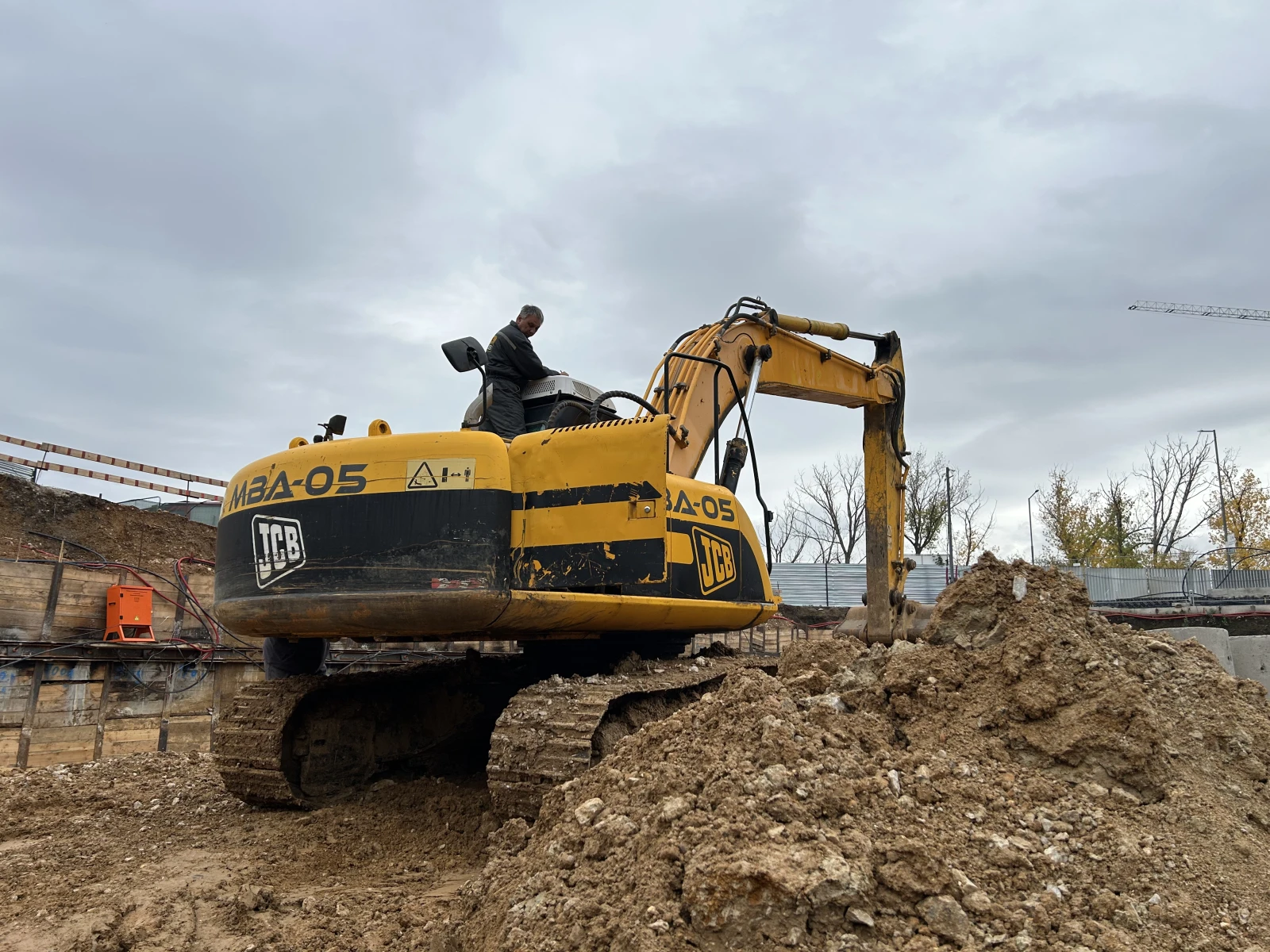 Багер JCB JS210LC, снимка 4 - Индустриална техника - 55364853