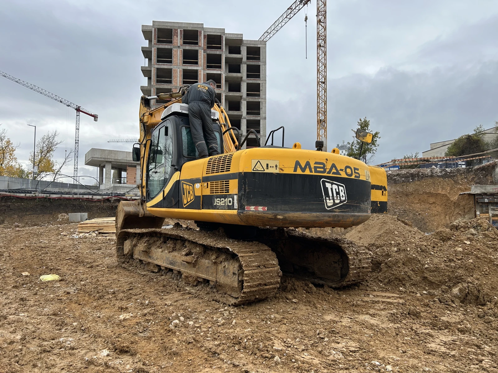 Багер JCB JS210LC, снимка 3 - Индустриална техника - 55364853