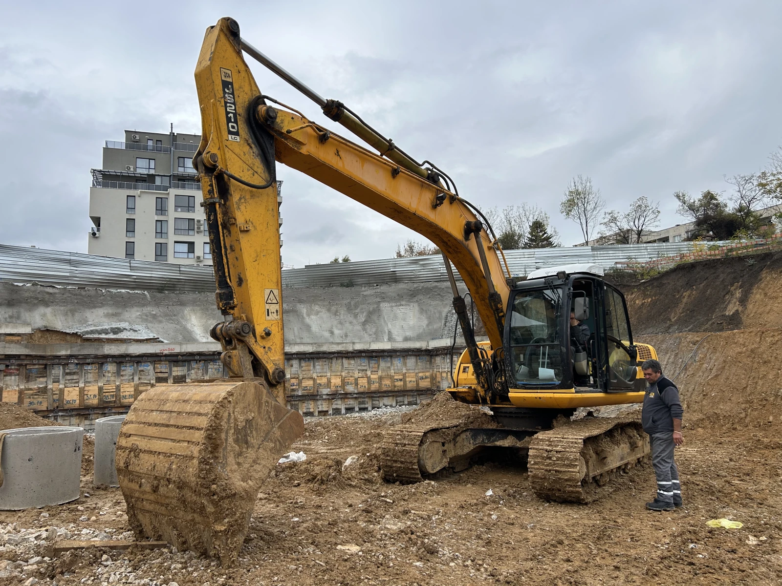 Багер JCB JS210LC, снимка 2 - Индустриална техника - 55364853
