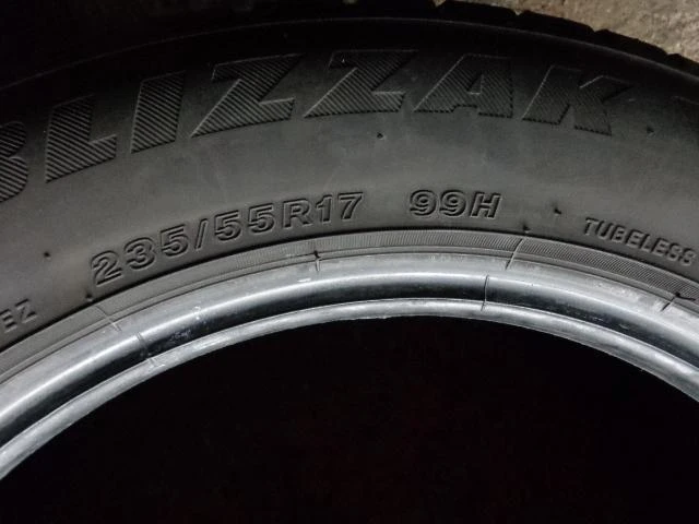 Гуми Зимни 235/55R17, снимка 12 - Гуми и джанти - 12742221