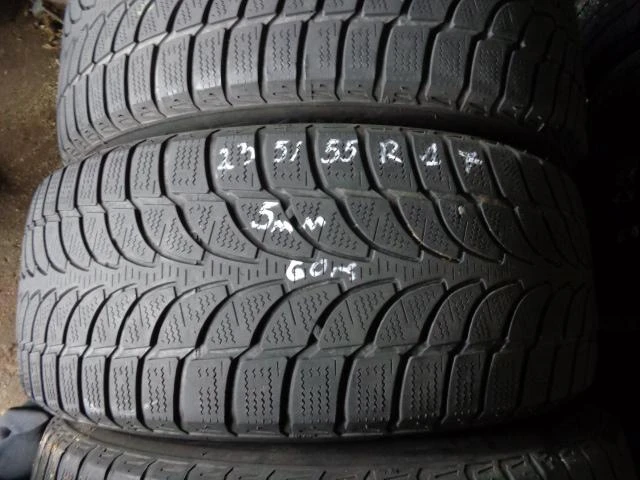 Гуми Зимни 235/55R17, снимка 4 - Гуми и джанти - 12742221