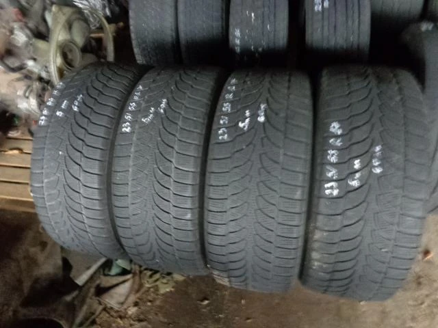 Гуми Зимни 235/55R17, снимка 7 - Гуми и джанти - 12742221