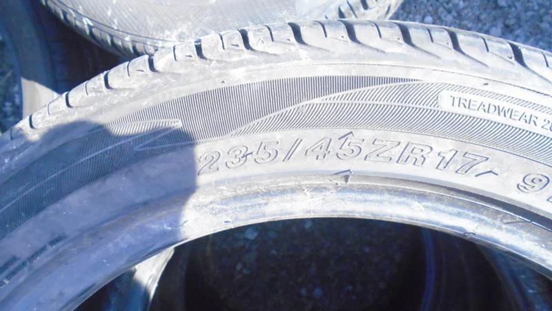 Гуми Всесезонни 235/45R17, снимка 5 - Гуми и джанти - 22768703