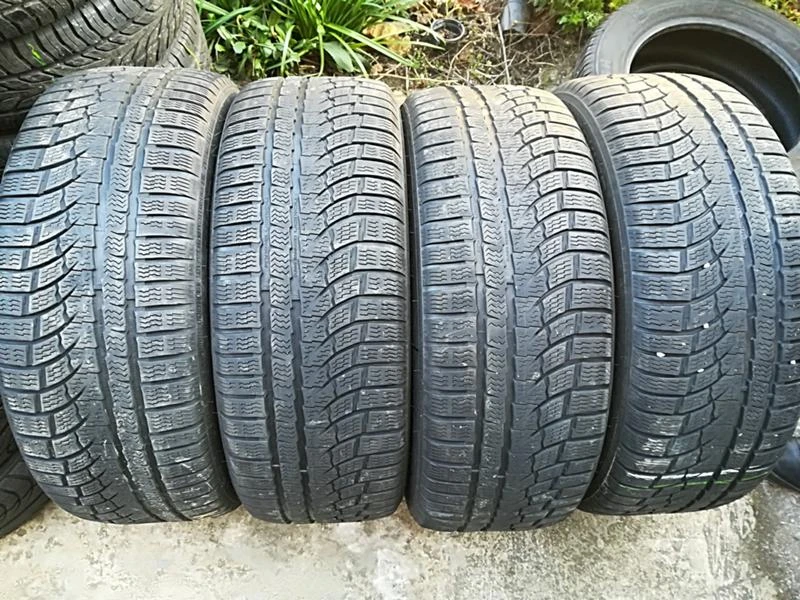 Гуми Зимни 225/55R17, снимка 1 - Гуми и джанти - 23686663