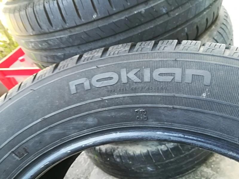 Гуми Зимни 225/55R17, снимка 3 - Гуми и джанти - 23686663