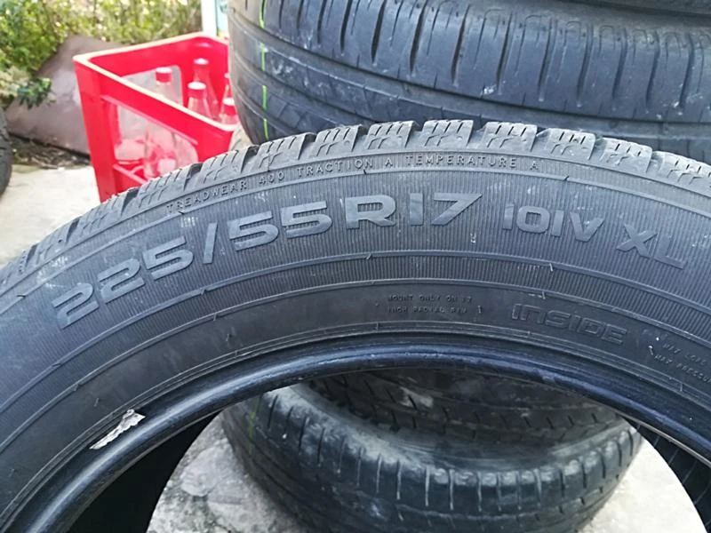 Гуми Зимни 225/55R17, снимка 4 - Гуми и джанти - 23686663