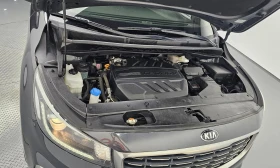Kia Carnival 9-Seater Prestige - 31300 лв. / 16003.44 € - 29418543 6