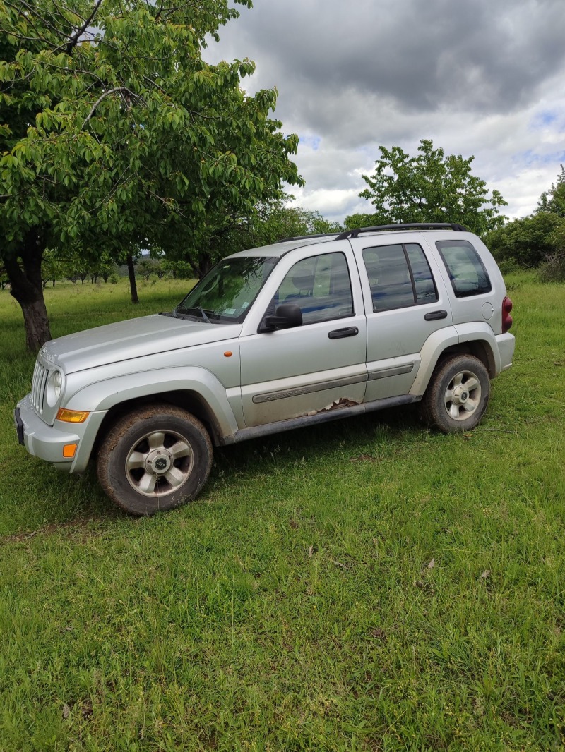 Jeep Cherokee 2.8CRD Автоматик , снимка 2 - Автомобили и джипове - 46286346