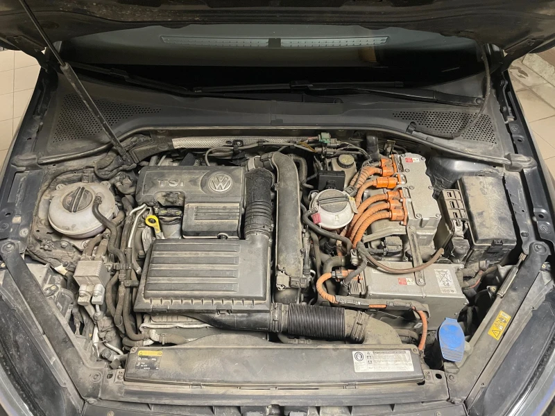 VW Golf Plug-in  Hybrid  Benzine , снимка 13 - Автомобили и джипове - 52461256