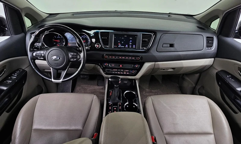 Kia Carnival 9-Seater Prestige, снимка 7 - Автомобили и джипове - 52140549