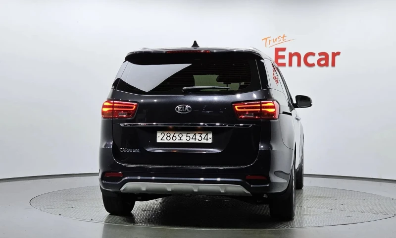 Kia Carnival 9-Seater Prestige, снимка 4 - Автомобили и джипове - 52140549