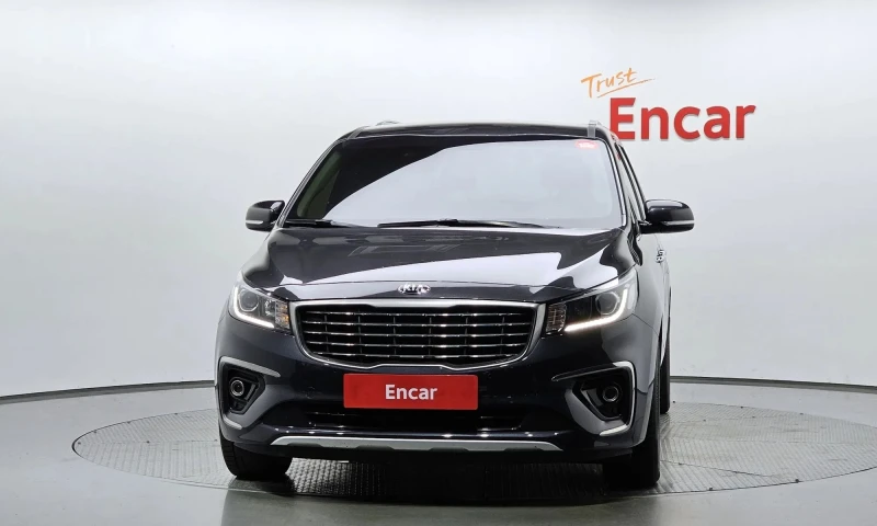 Kia Carnival 9-Seater Prestige, снимка 3 - Автомобили и джипове - 52140549