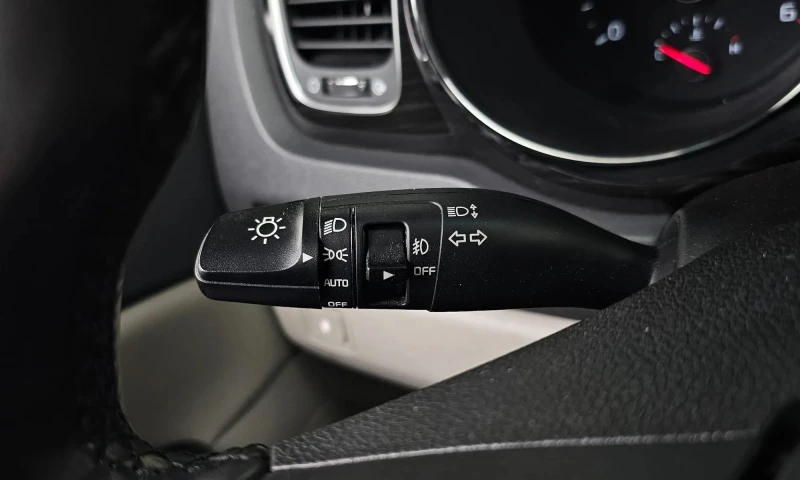 Kia Carnival 9-Seater Prestige, снимка 16 - Автомобили и джипове - 52140549