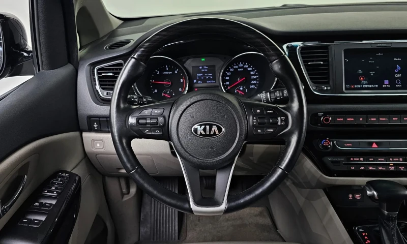 Kia Carnival 9-Seater Prestige, снимка 13 - Автомобили и джипове - 52140549