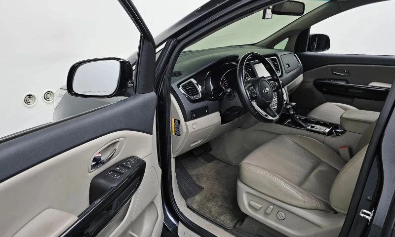 Kia Carnival 9-Seater Prestige, снимка 11 - Автомобили и джипове - 52140549