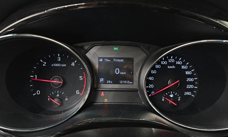 Kia Carnival 9-Seater Prestige, снимка 10 - Автомобили и джипове - 52140549