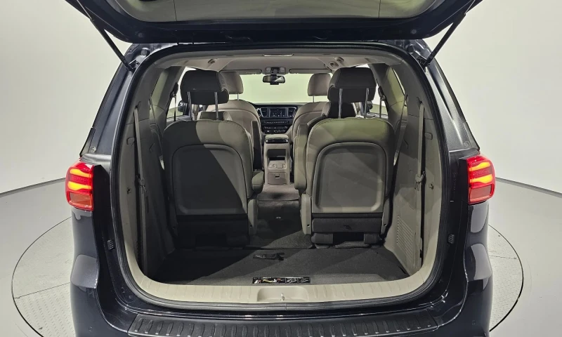 Kia Carnival 9-Seater Prestige, снимка 17 - Автомобили и джипове - 52140549