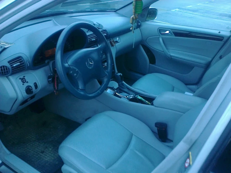 Mercedes-Benz C 220, снимка 5 - Автомобили и джипове - 53077401