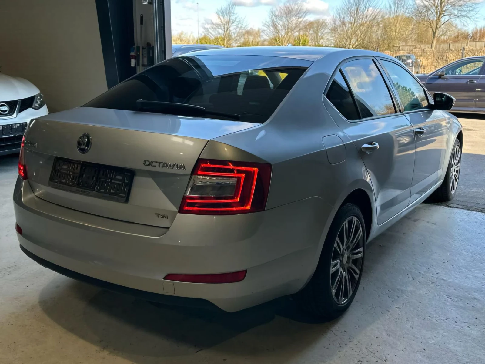 Skoda Octavia III Hatchback / 1.2TSI / 6MT / TOP Price - изображение 6