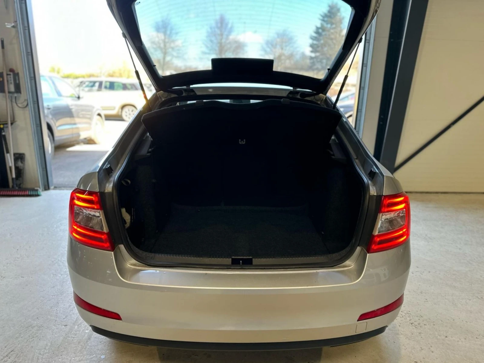 Skoda Octavia III Hatchback / 1.2TSI / 6MT / TOP Price - изображение 7
