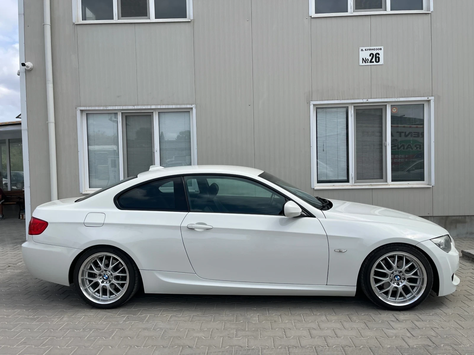 BMW 320 320d LCI - изображение 4