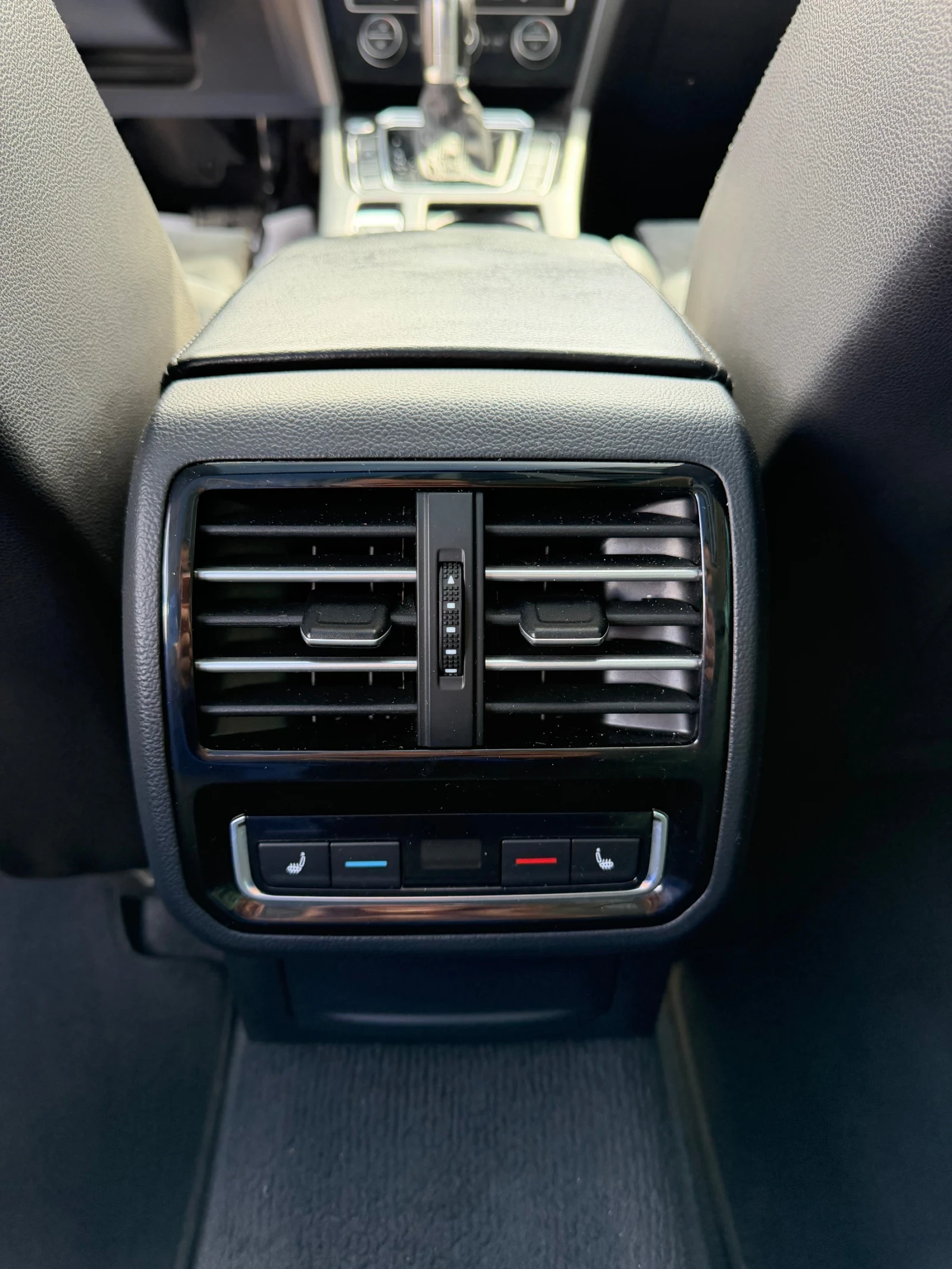 VW Passat 2.0 TDI 150, снимка 11 - Автомобили и джипове - 54005351