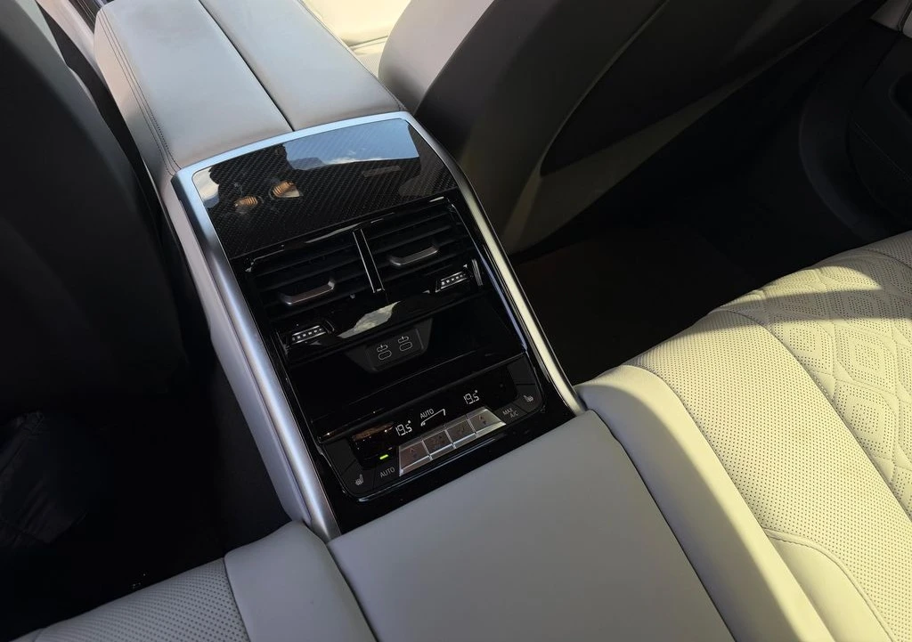 BMW M8 Competition xDrive, снимка 8 - Автомобили и джипове - 54412185