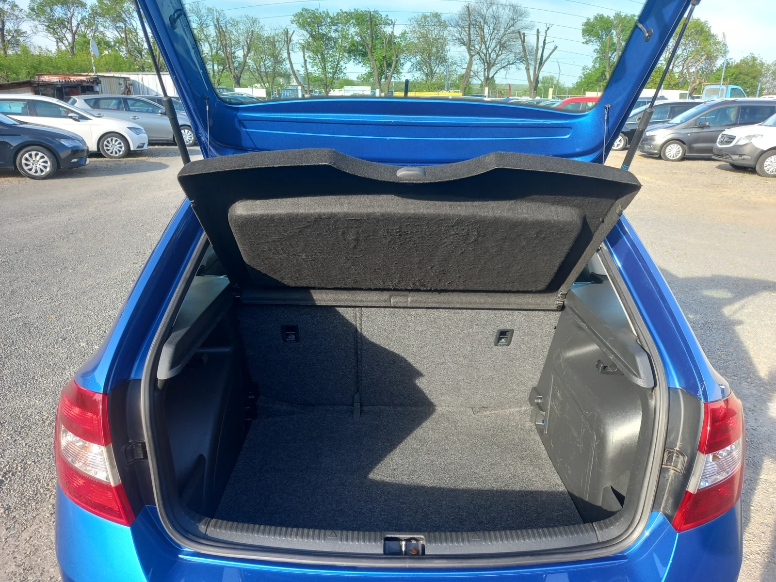 Skoda Rapid 1.2TSI  110кс., снимка 11 - Автомобили и джипове - 54483069
