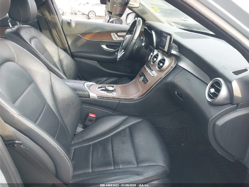 Mercedes-Benz C 300 4MATIC* ПОДГРЕВ* КАМЕРА, снимка 7 - Автомобили и джипове - 54509251