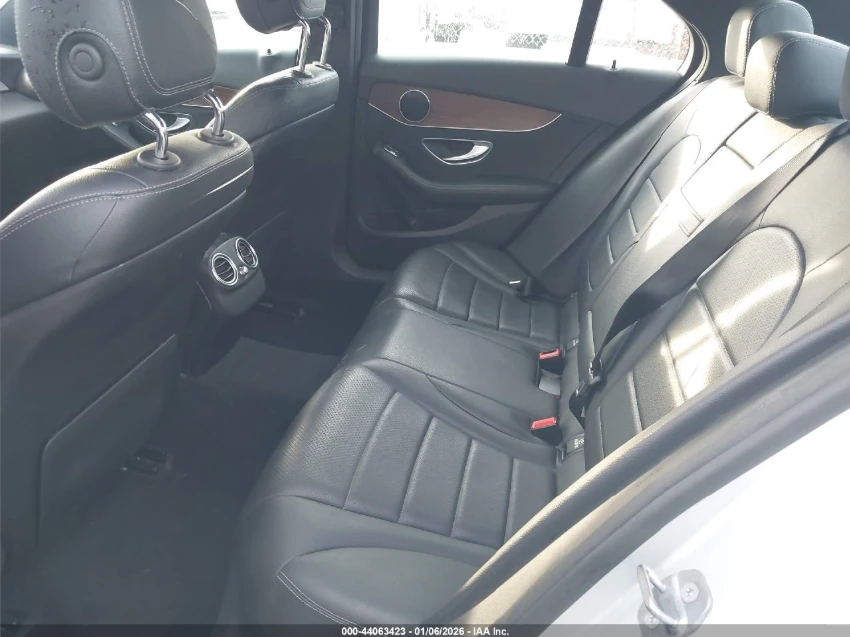 Mercedes-Benz C 300 4MATIC* ПОДГРЕВ* КАМЕРА, снимка 9 - Автомобили и джипове - 54509251