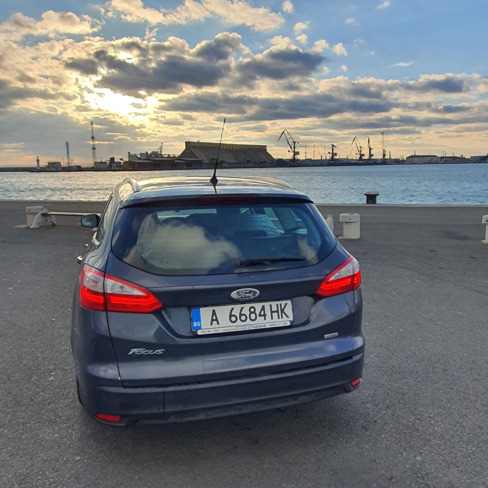 Ford Focus 1.6 TDCI Комби 2012, снимка 4 - Автомобили и джипове - 55085883