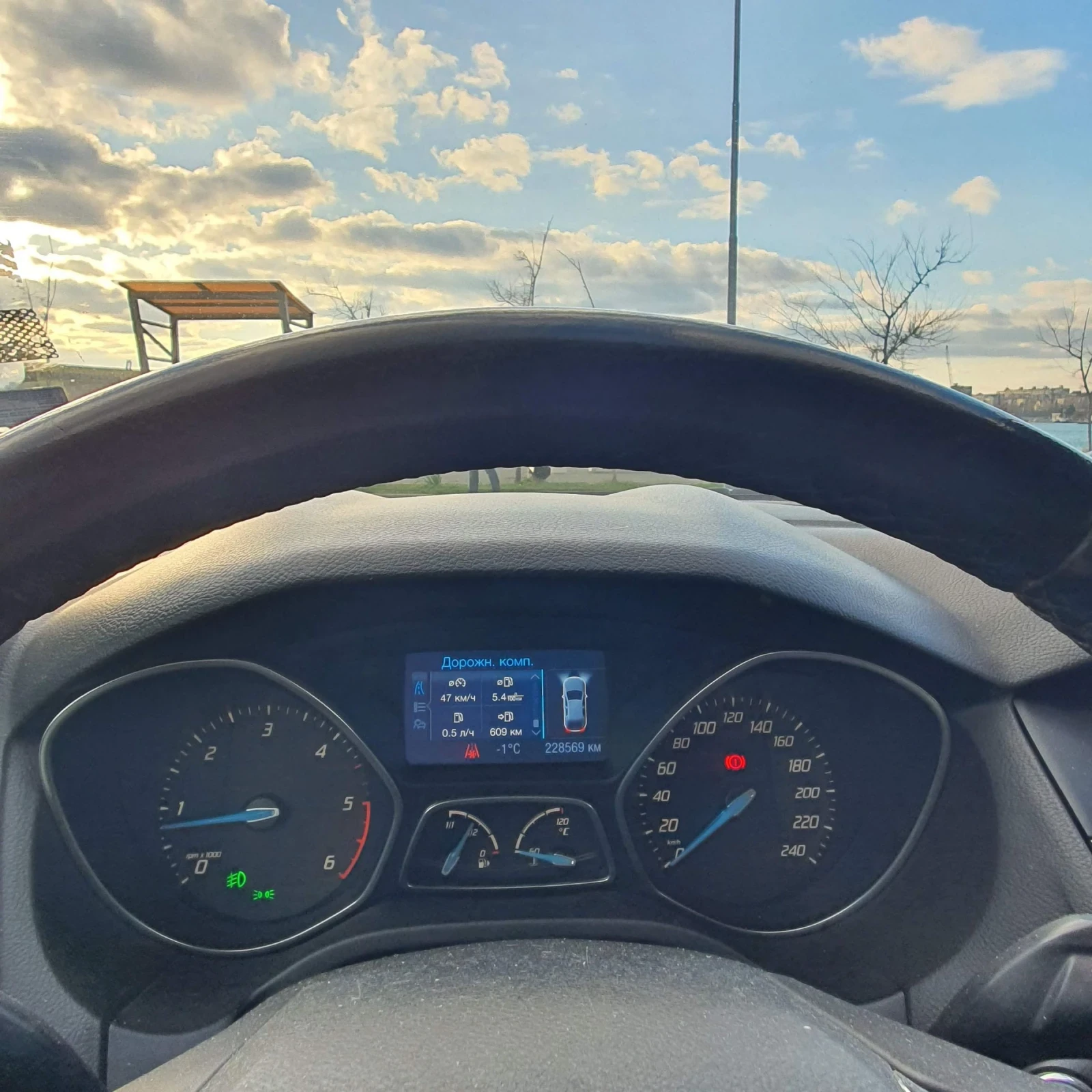 Ford Focus 1.6 TDCI Комби 2012, снимка 11 - Автомобили и джипове - 55085883
