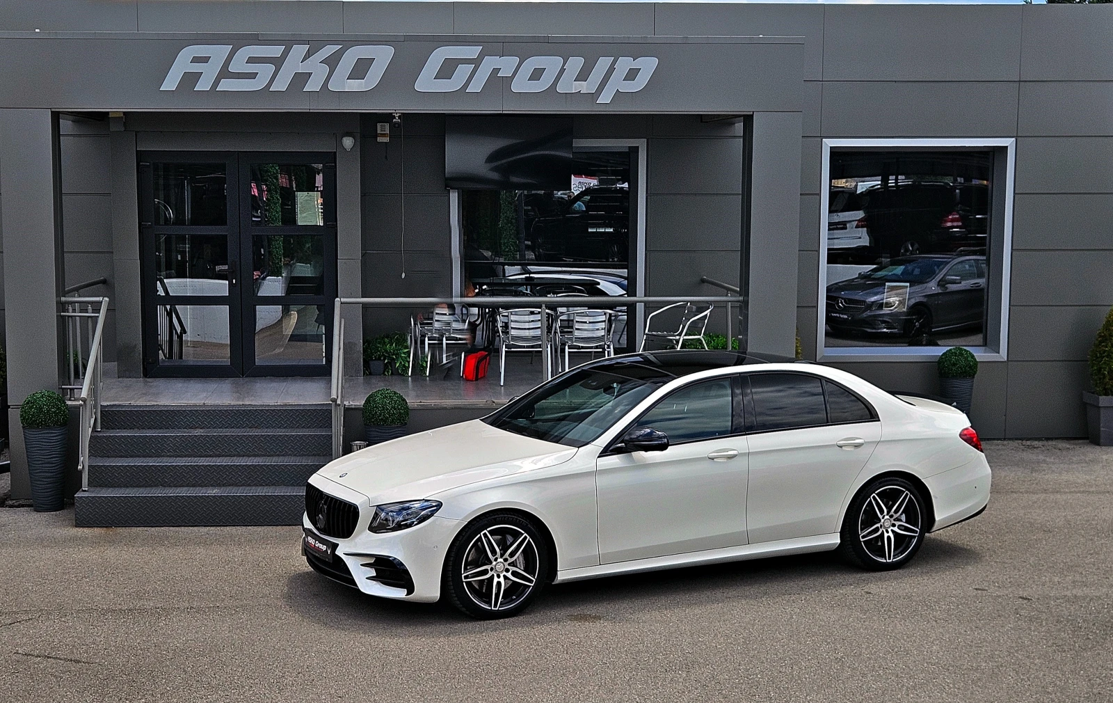 Mercedes-Benz E 350 AMG/4D BURMESTER/PANO/VIRTUAL/360CAM/ПОДГР/AMBI/LI, снимка 17 - Автомобили и джипове - 55393901
