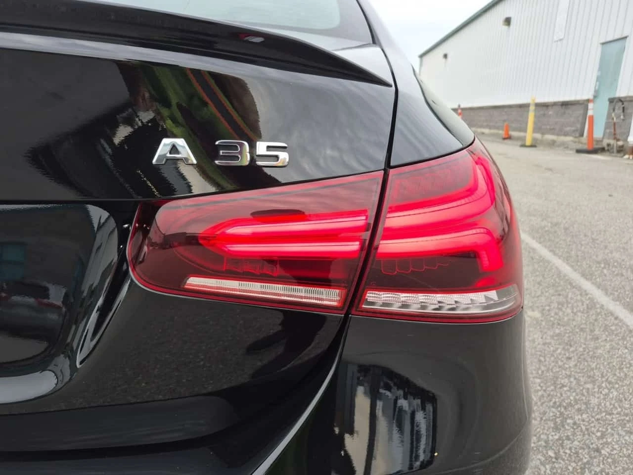Mercedes-Benz A 35 * AMG * KEYLESS * ПОДГРЕВ * , снимка 6 - Автомобили и джипове - 56331305