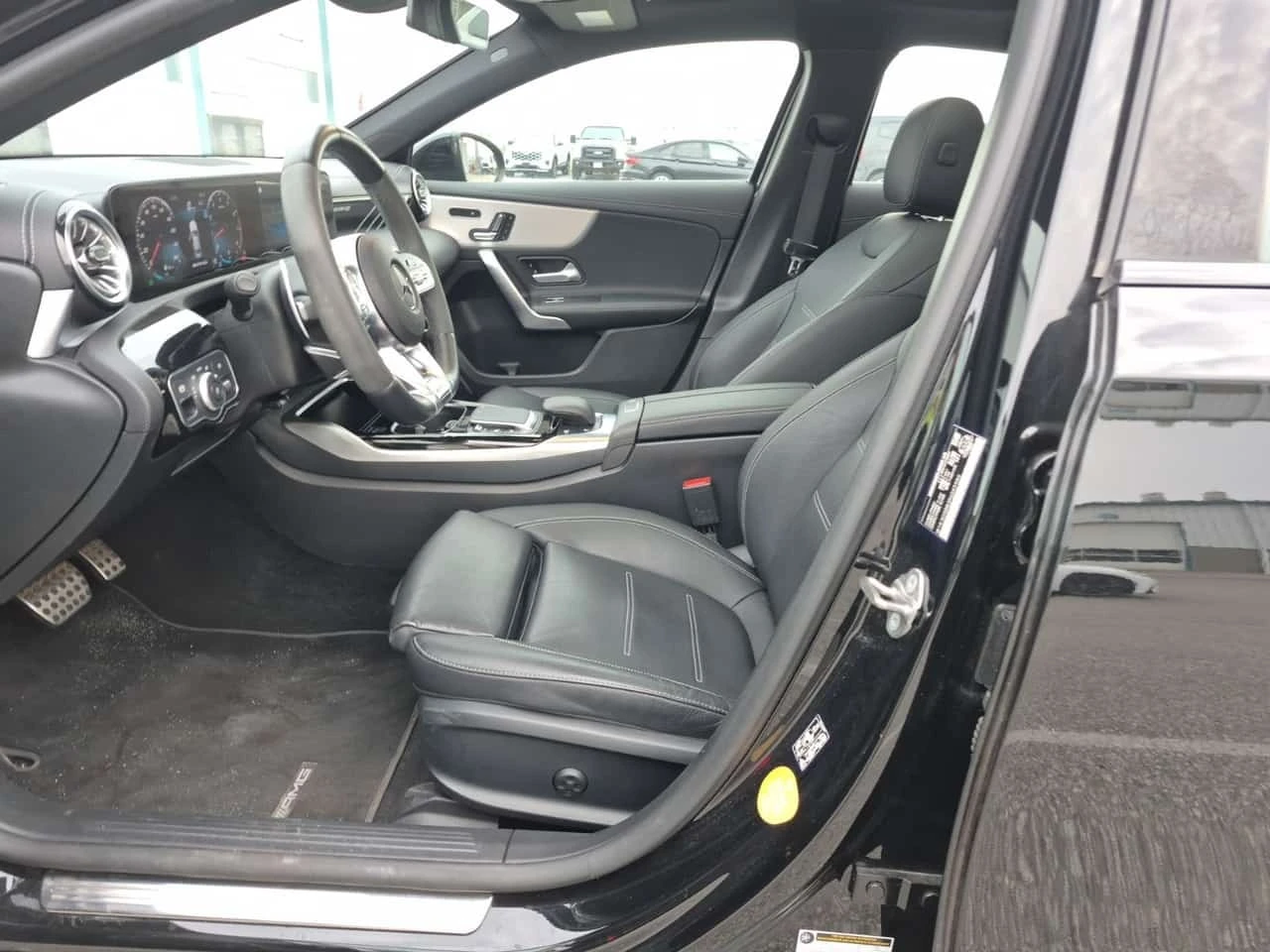 Mercedes-Benz A 35 * AMG * KEYLESS * ПОДГРЕВ * , снимка 8 - Автомобили и джипове - 56331305
