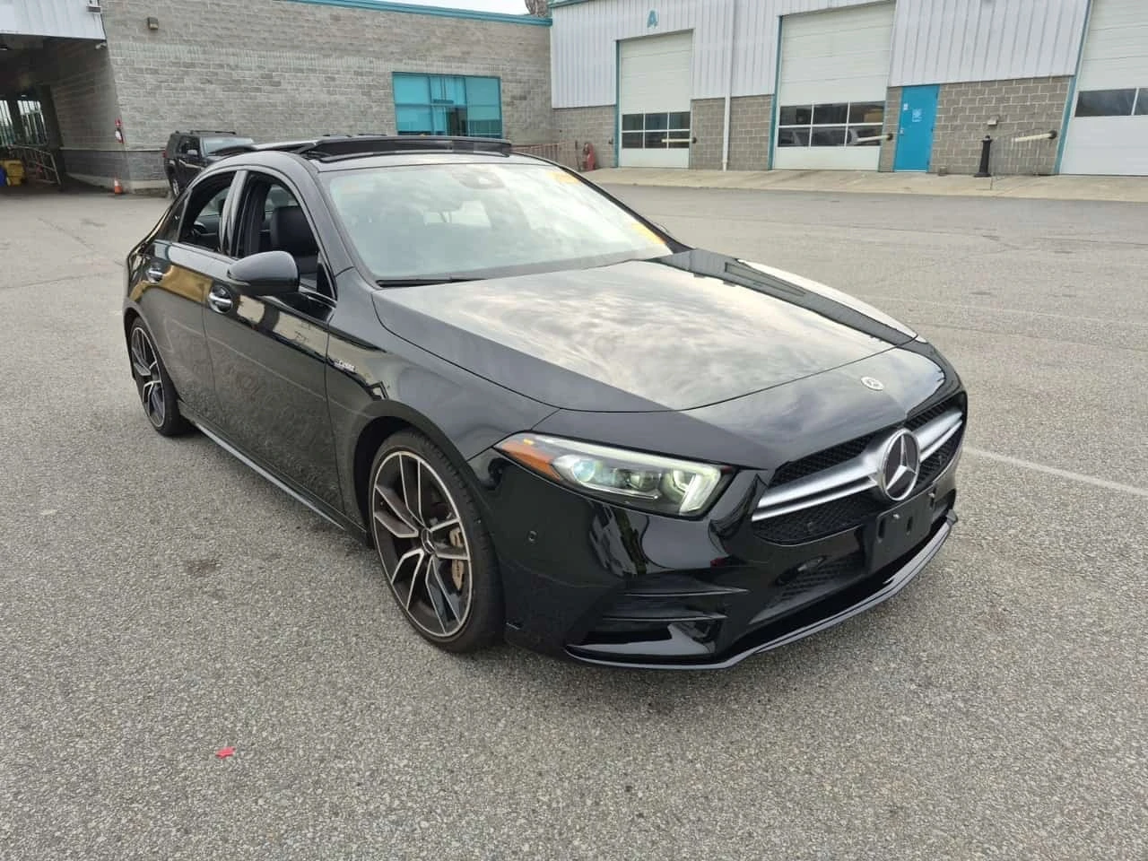 Mercedes-Benz A 35 * AMG * KEYLESS * ПОДГРЕВ * , снимка 2 - Автомобили и джипове - 56331305