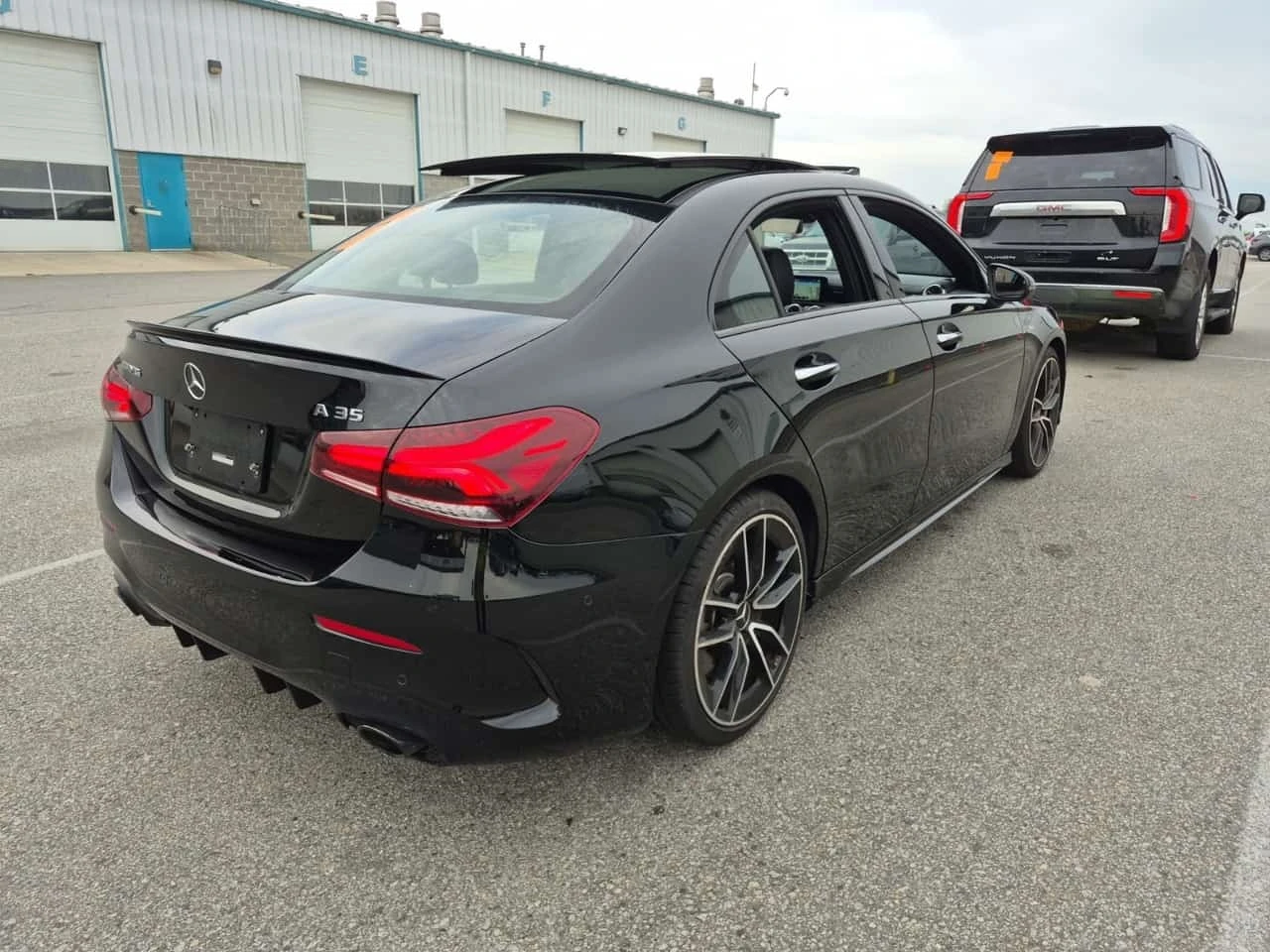 Mercedes-Benz A 35 * AMG * KEYLESS * ПОДГРЕВ * , снимка 4 - Автомобили и джипове - 56331305