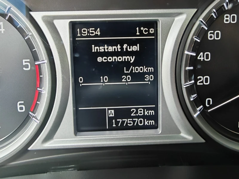 Suzuki Vitara 1.6D-Navi, Кожа, Дистроник, Подгрев, Камера, снимка 15 - Автомобили и джипове - 52927810