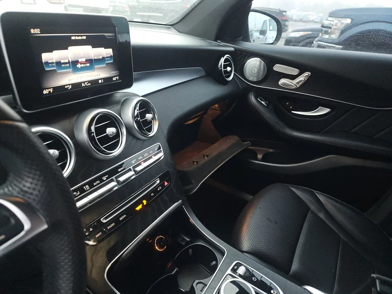 Mercedes-Benz GLC 300 4MATIC, снимка 10 - Автомобили и джипове - 53090388