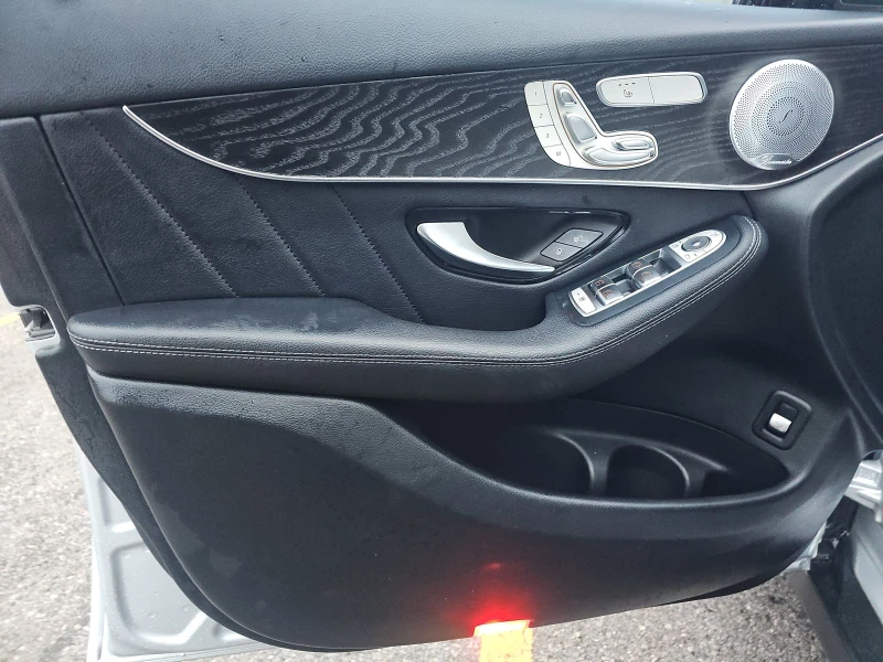 Mercedes-Benz GLC 300 4MATIC, снимка 11 - Автомобили и джипове - 53090388